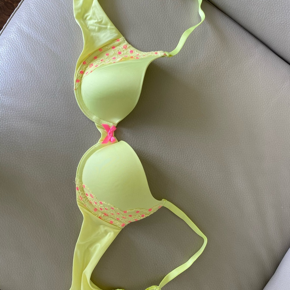 NWT lightly lined bra